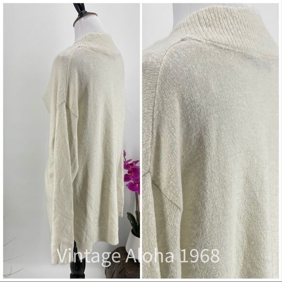 $89 RDI Medium Cream Color Oversize V Neck Sweater - Picture 4 of 5